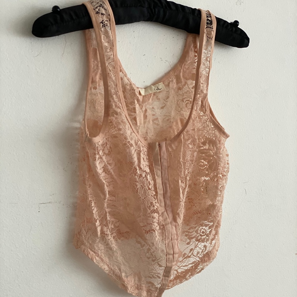 LACE CROP TOP